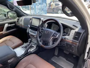 Toyota Land Cruiser 2018 White