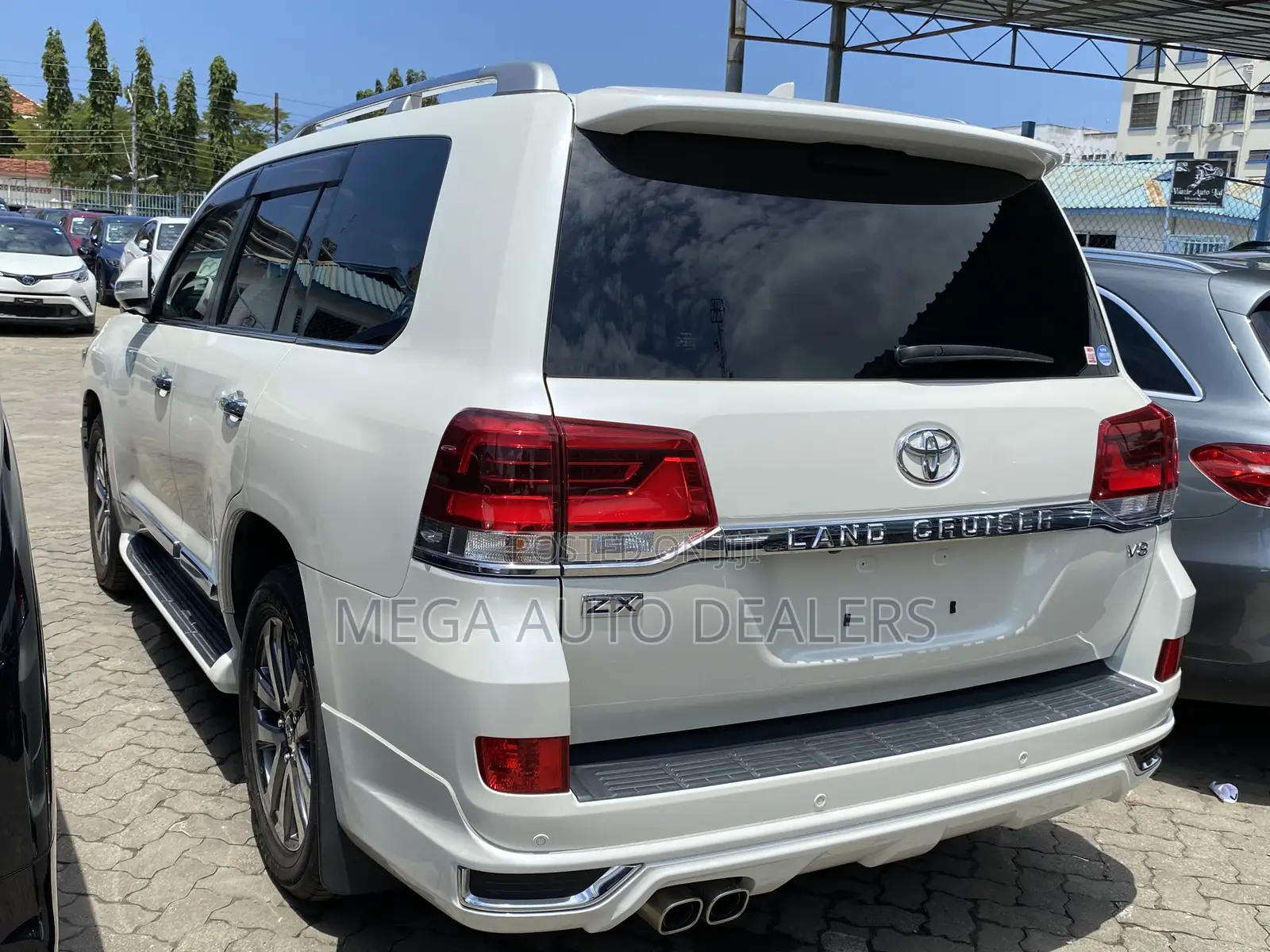 Toyota Land Cruiser 2018 White