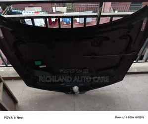 Nissan Tiida Bonnet