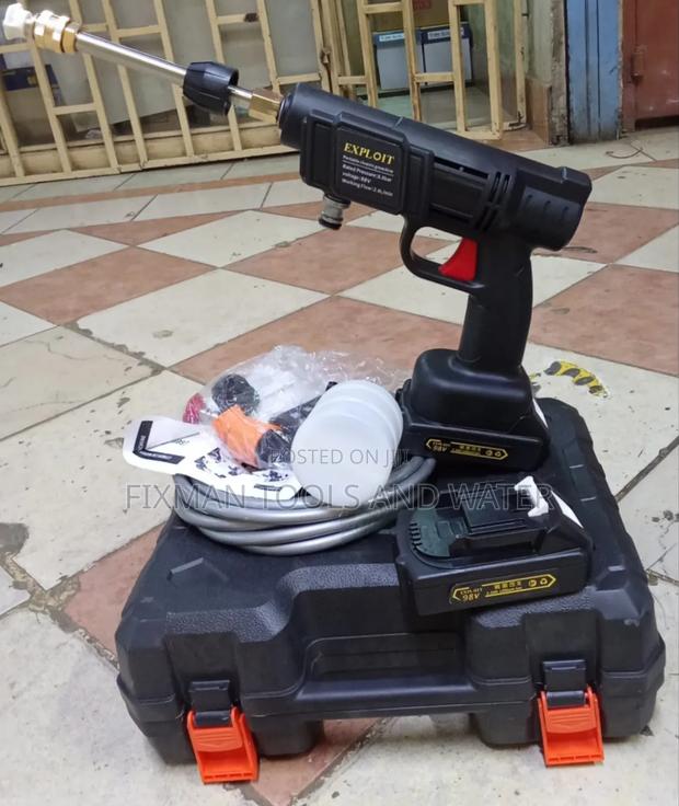 Rechargeable Makita Cordless Pressure Washer 2 Battery 88v And Nozzles
