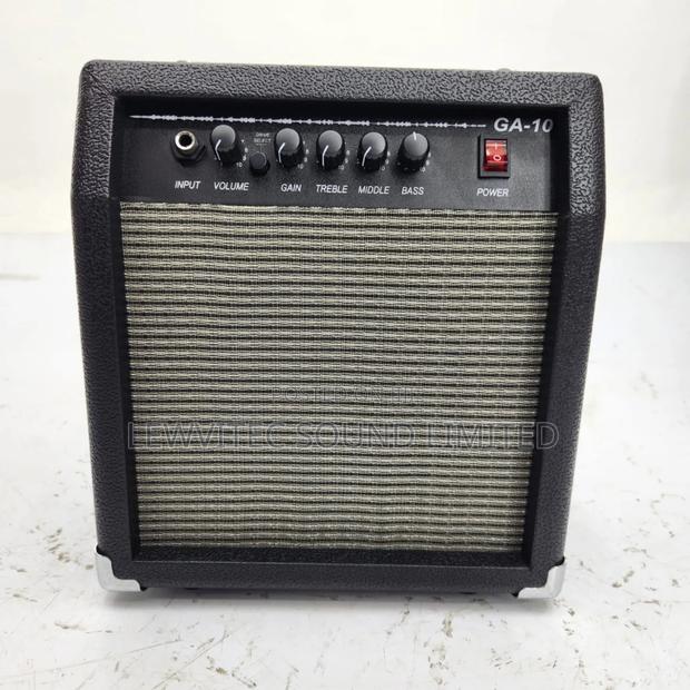 G a 10 Guitar Amplifier - main view