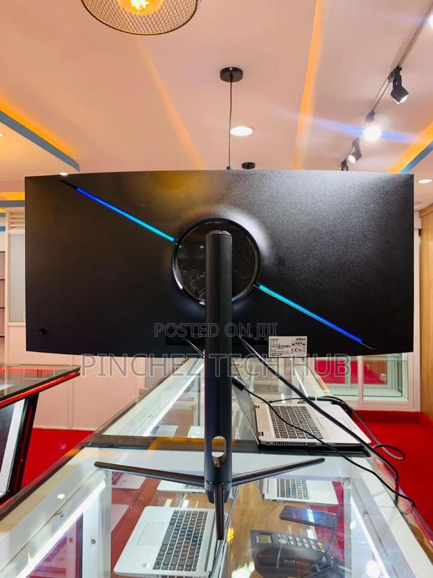 30 Inches Curved Monitor - thumbnail 3