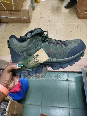 Unisex Hiking Safety Boots *.