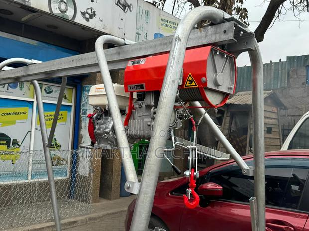 Italian Concrete Hoist - main view