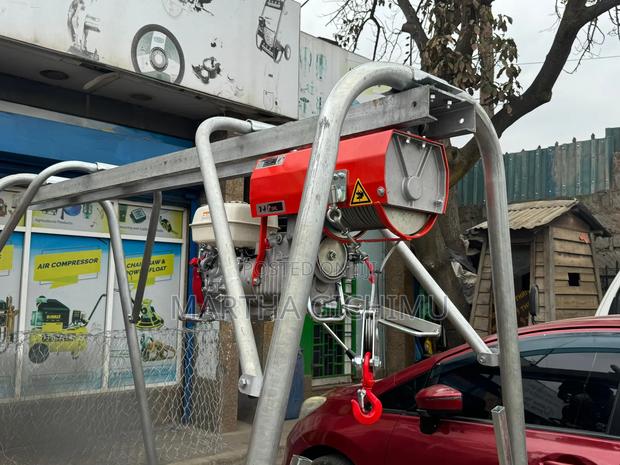 Concrete Hoist Machine Italian - main view