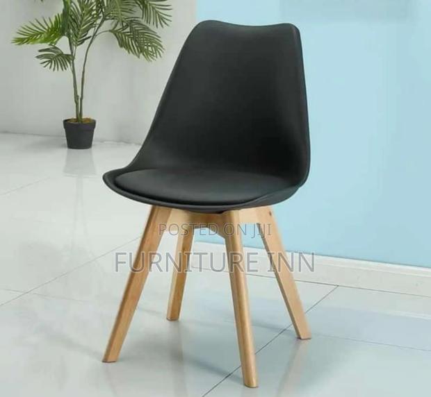 Aemes Chair - main view