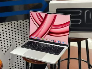 Laptop Apple MacBook Pro 2023 M3 14-Inch 18GB Apple M3 Pro SSD 512GB