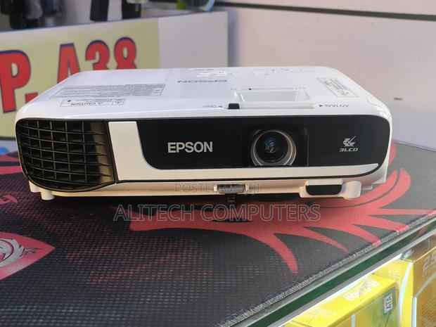 Epson Eb-X51 - main view