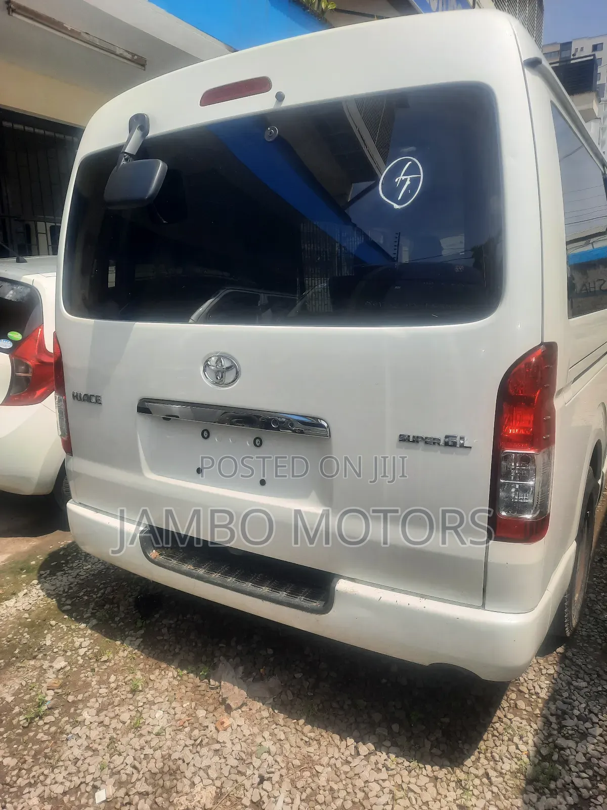 Toyota HiAce 2018 White