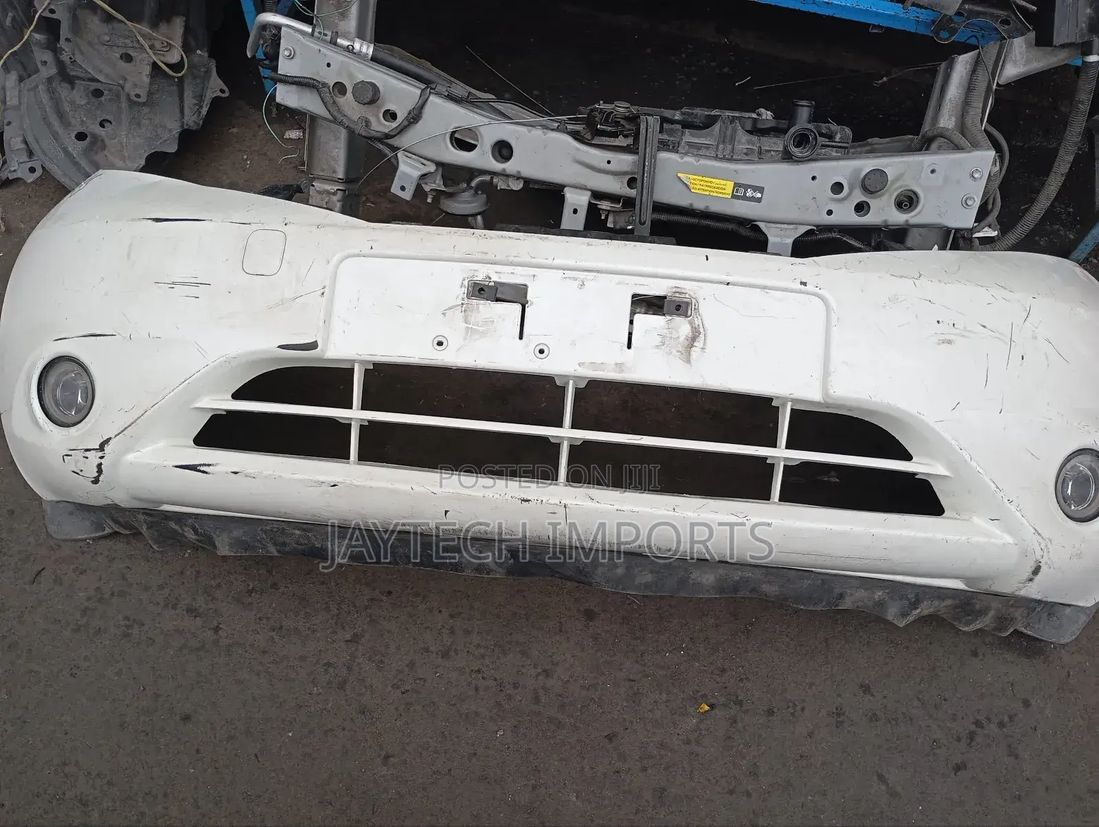 Nissan Note E12 Frontbumper