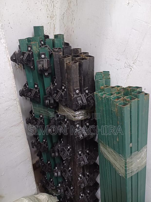 Electric Fence W Posts Green Color