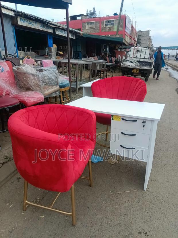 Manicure Set, 2 Seats Hot Red and a White Table - main view