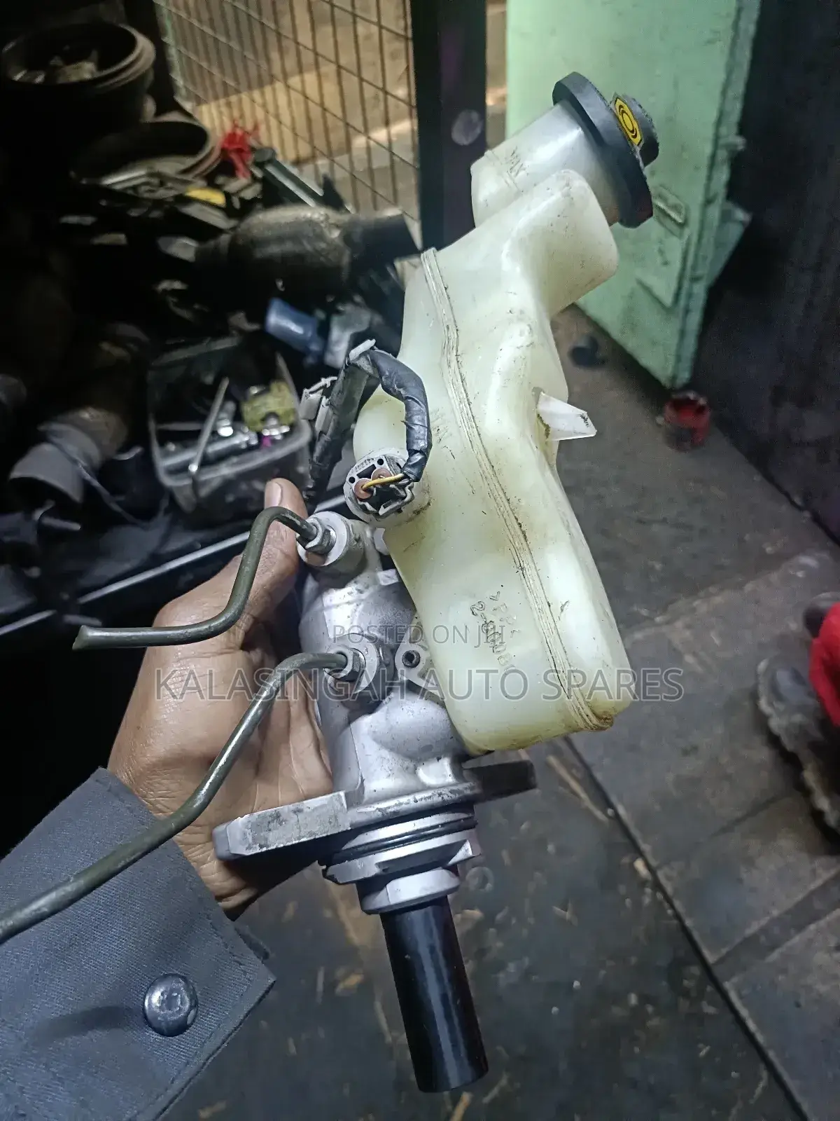 Master Cylinder For Axio