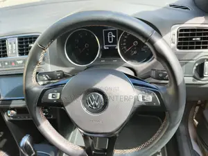 Volkswagen Polo 2018 Gold