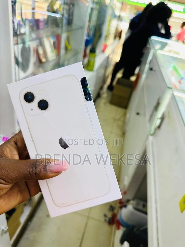 New Apple iPhone 13 128 GB White - main view