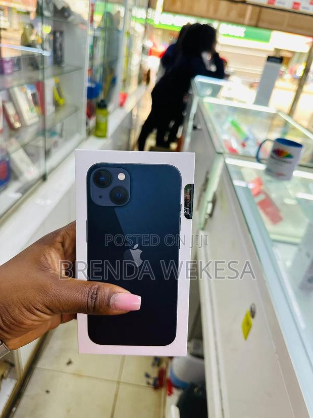 New Apple iPhone 13 256 GB Black - main view