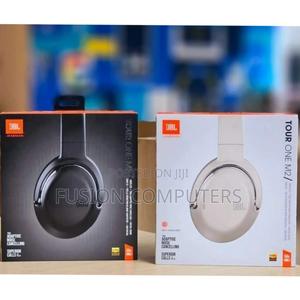 JBL Tour One M2 – Noise-Canceling Wireless Overear Headphone - thumbnail 2
