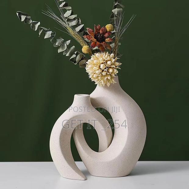 Ceramic Snuggle Interlocking Vase Home Decoration - main view