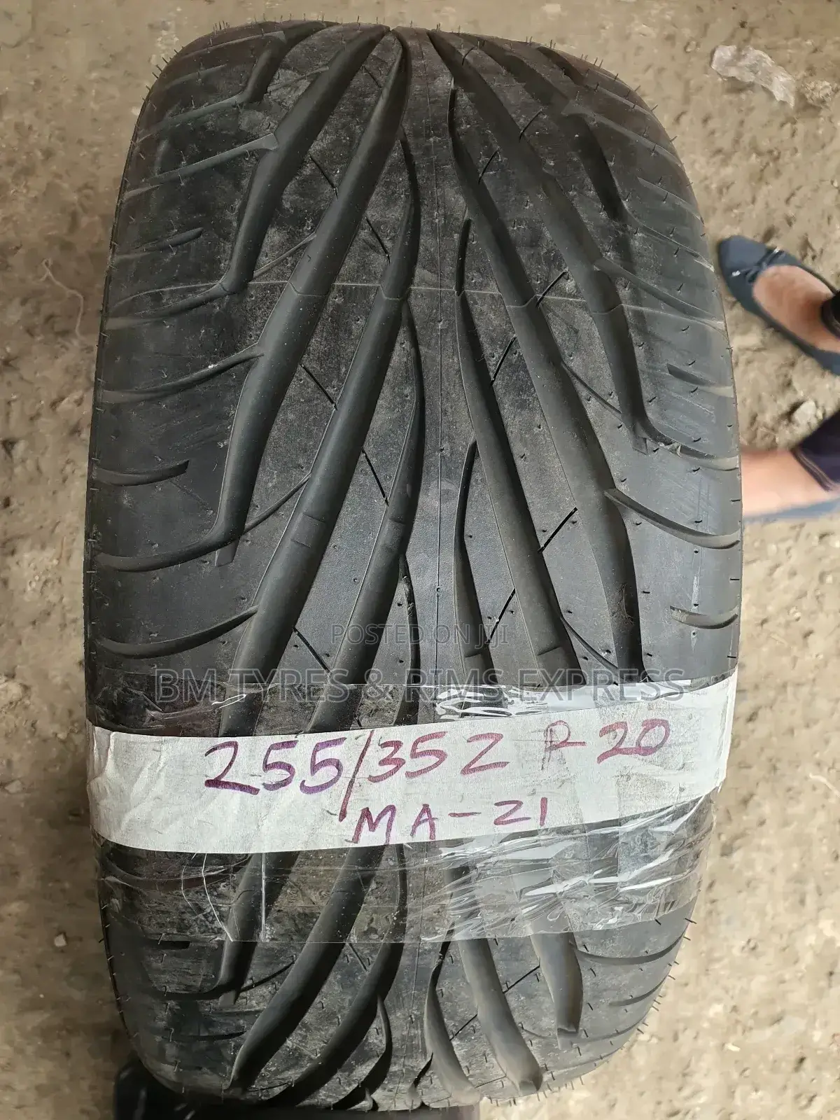 255/35 R 20 Maxxis