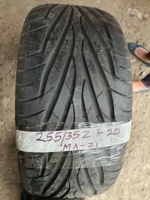 255/35 R 20 Maxxis