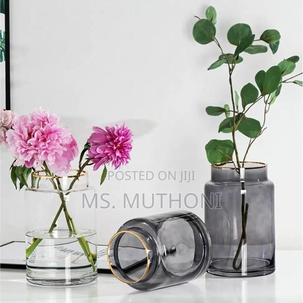 Modern Creative Clear Glass Vase With a Touch of Gold - thumbnail 2