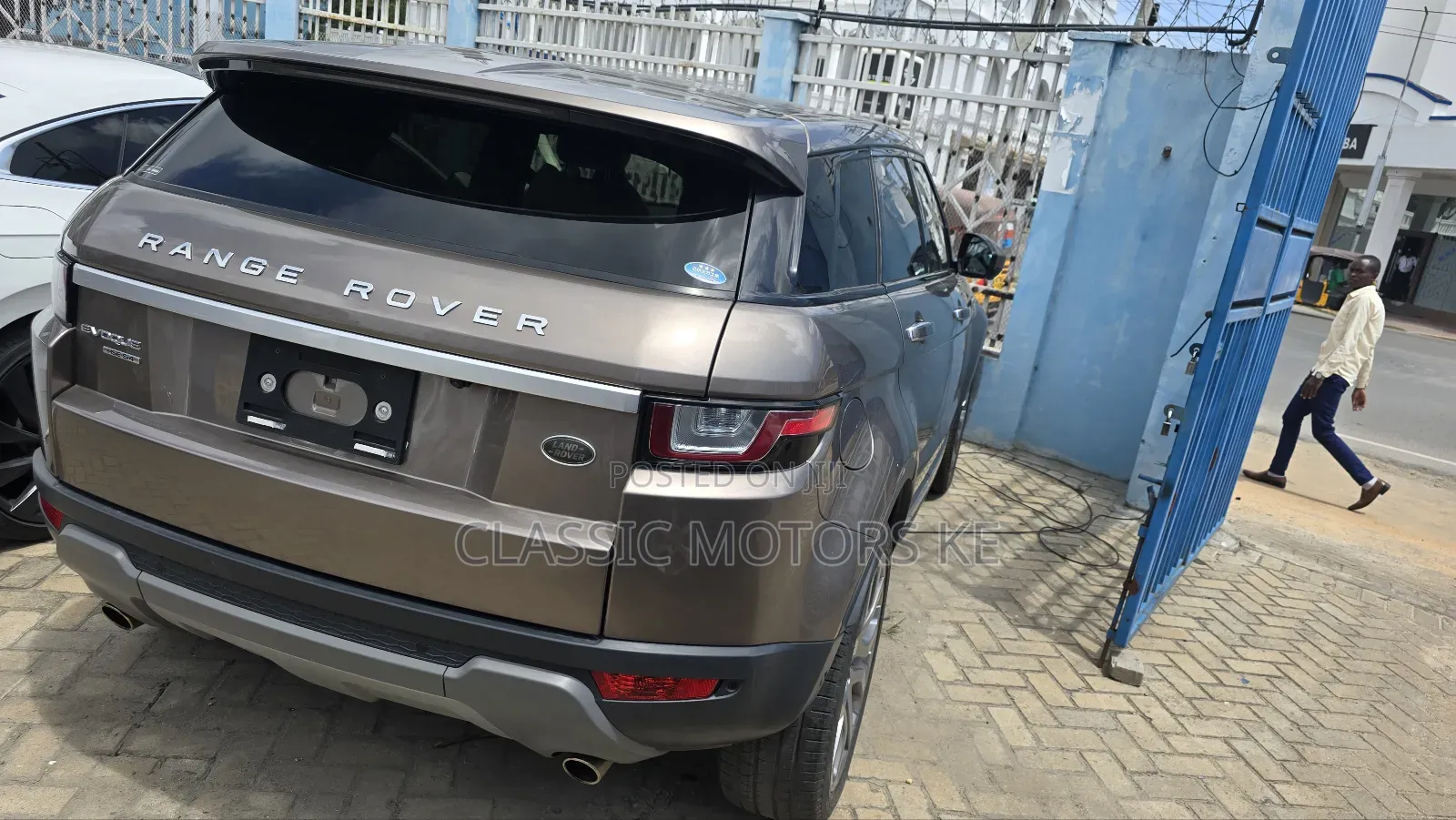 Land Rover Range Rover Evoque HSE Dynamic 4x4 5-Door 2017 Gold