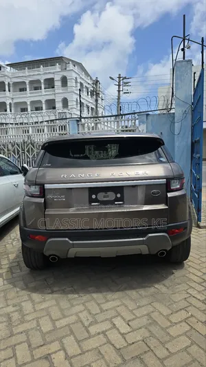 Land Rover Range Rover Evoque HSE Dynamic 4x4 5-Door 2017 Gold