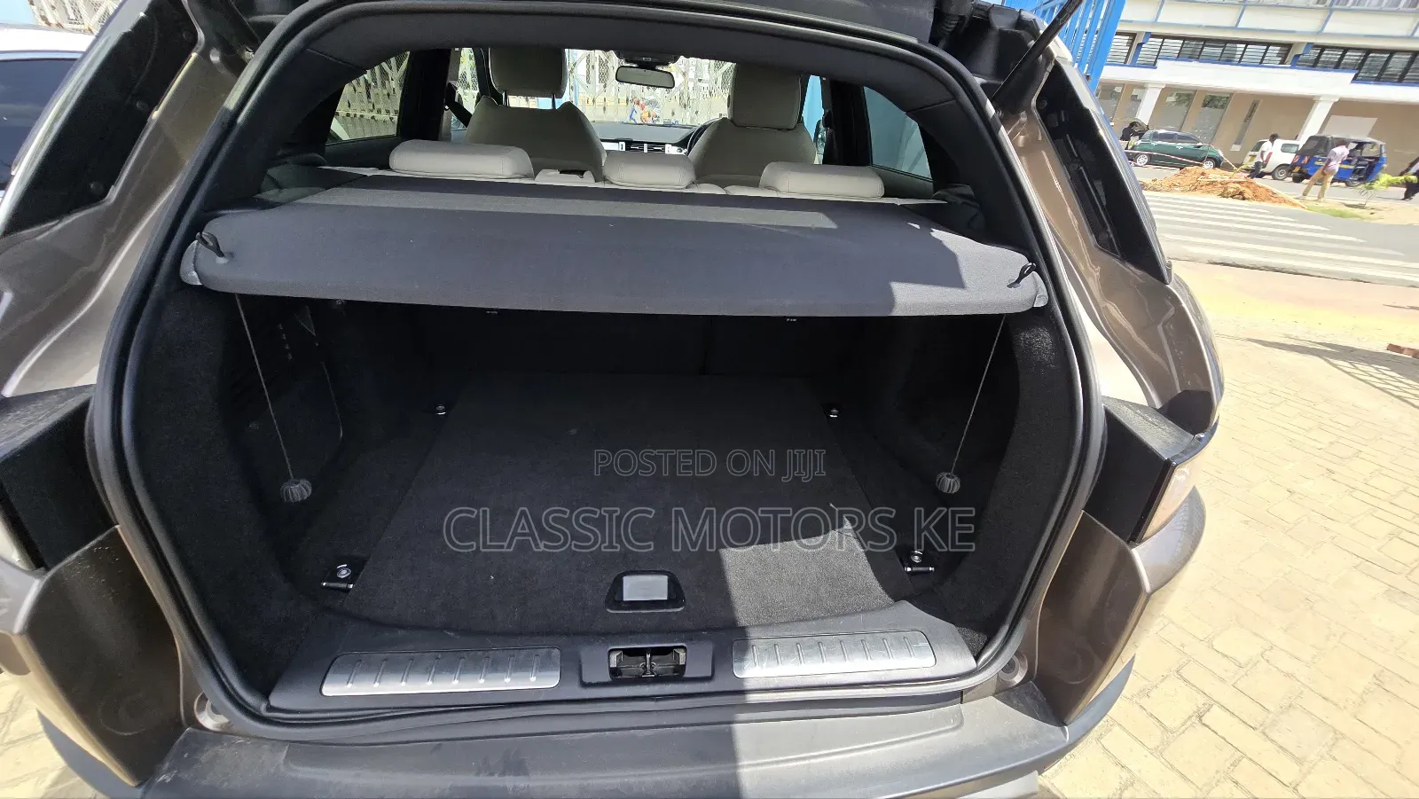 Land Rover Range Rover Evoque HSE Dynamic 4x4 5-Door 2017 Gold