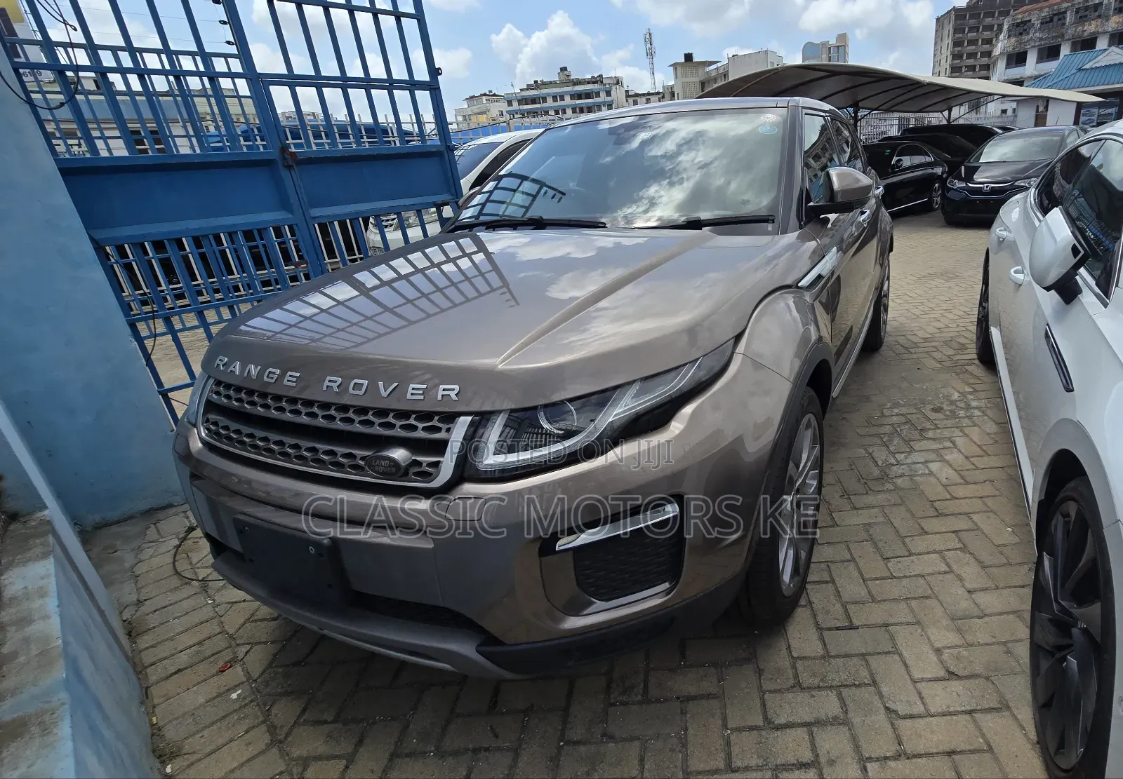 Land Rover Range Rover Evoque HSE Dynamic 4x4 5-Door 2017 Gold