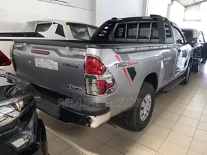 Toyota Hilux 2018 Silver
