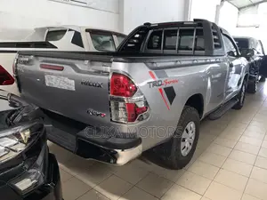 Toyota Hilux 2018 Silver