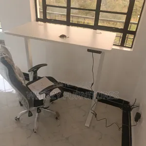 Adjustable Table/Electric Adjustable Desk