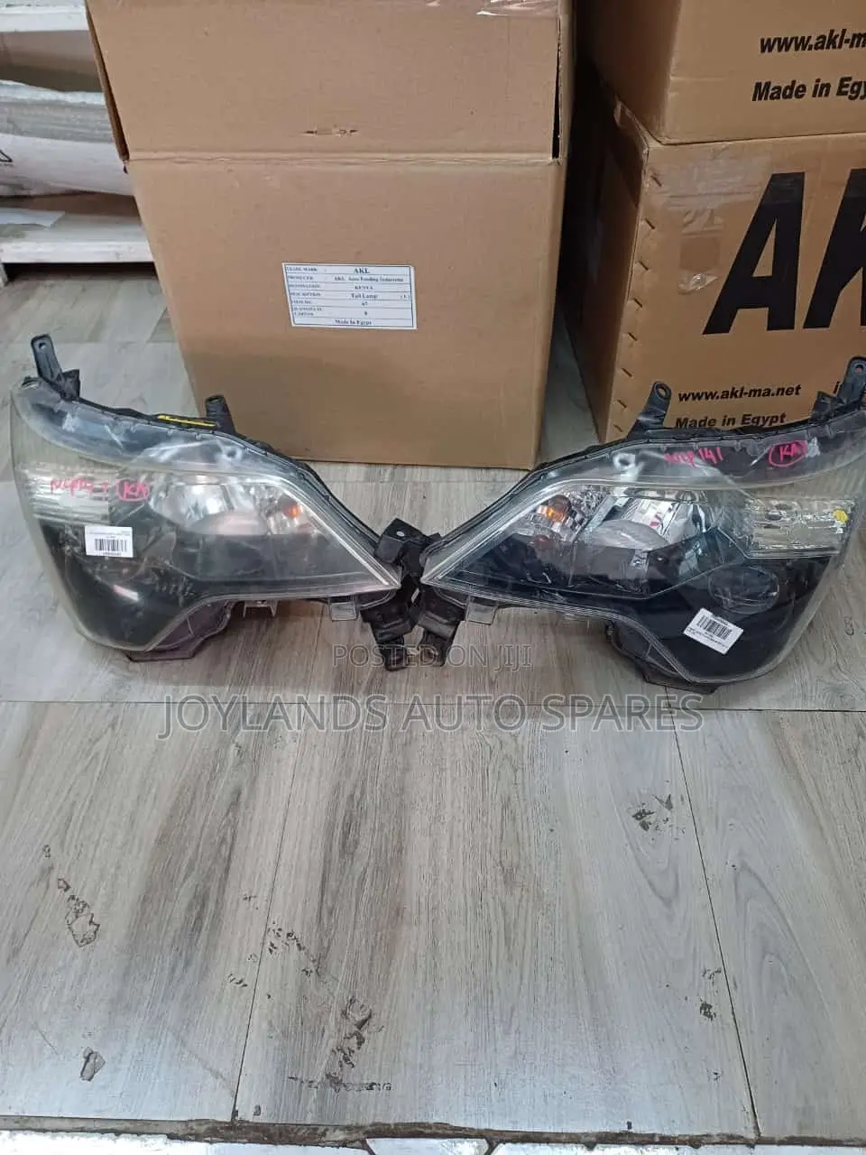 Toyota Spade Xenon Headlights/Headlamp