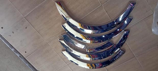 Chrome Hiace Side Wheel Fenders