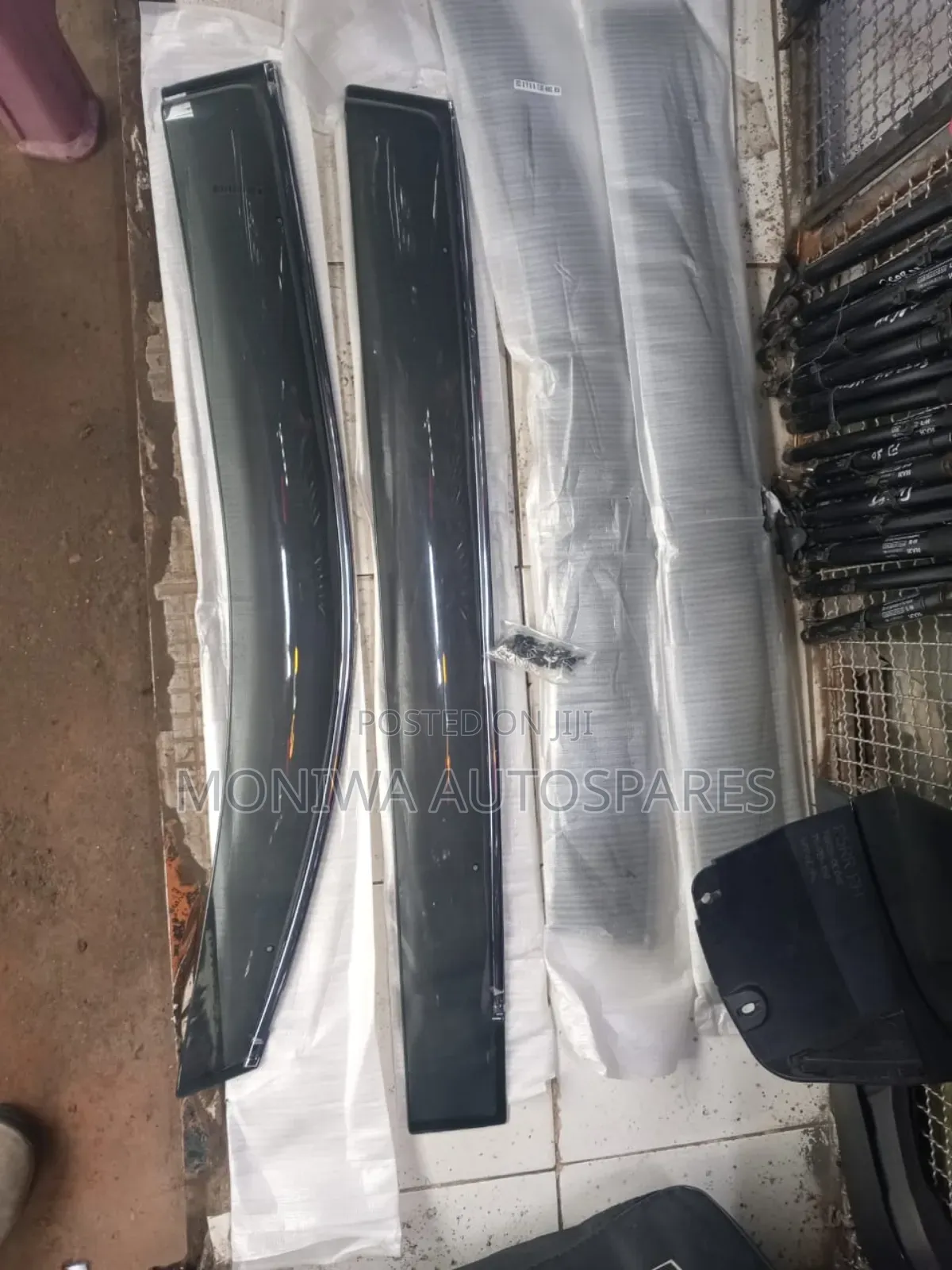 Windbreaker Toyota Noah 2008-2012