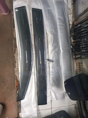 Windbreaker Toyota Noah 2008-2012
