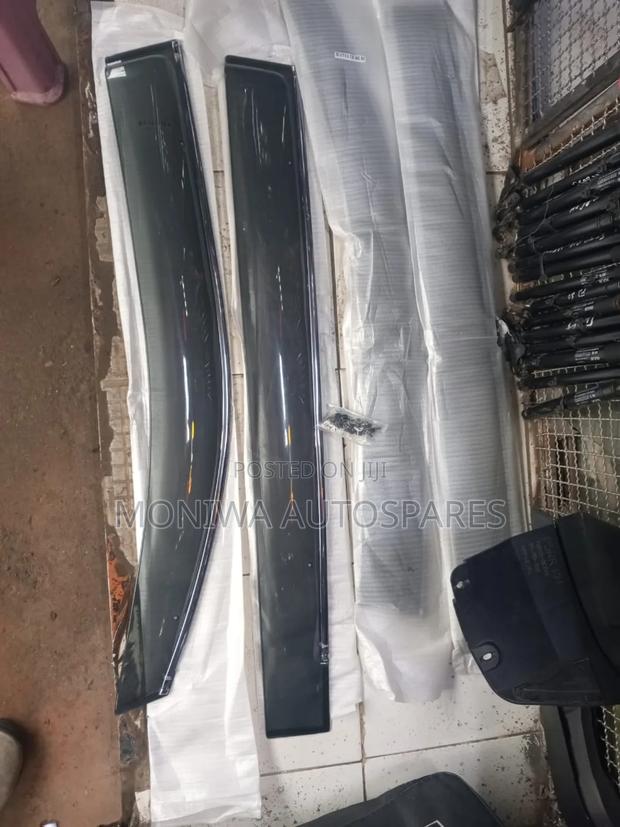Windbreaker Toyota Noah 2008-2012