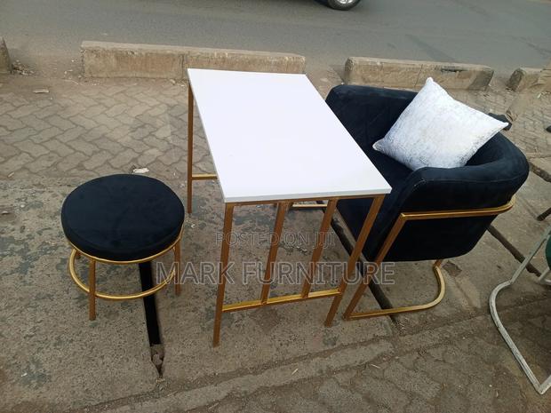 Manicure Table and Chairs - main view