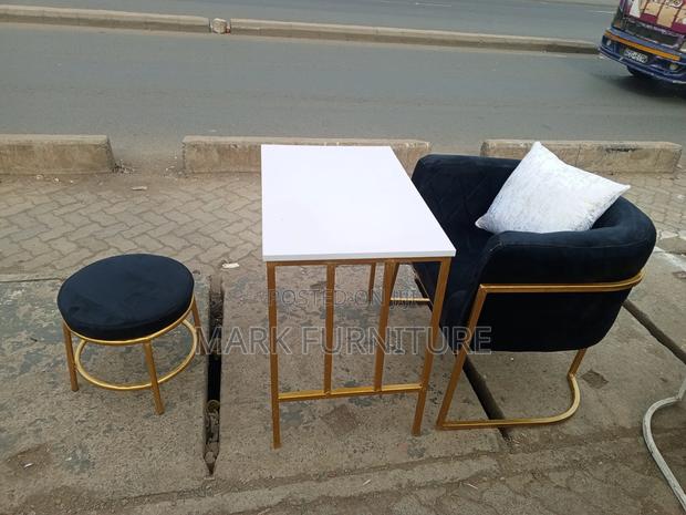 Manicure Table and Chairs