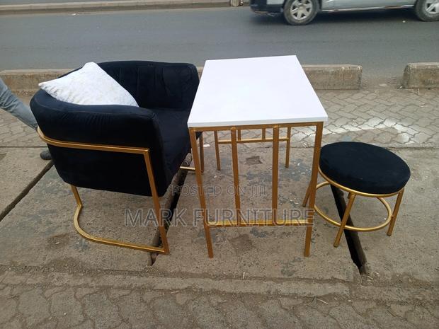 Manicure Table and Chairs - main view