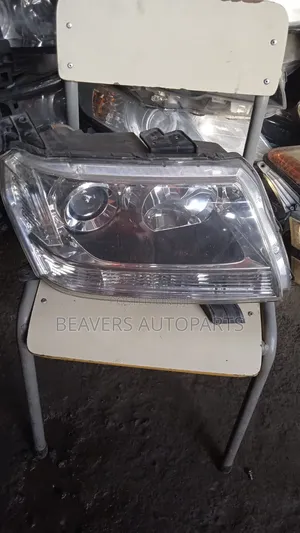 Suzuki Escudo Headlight