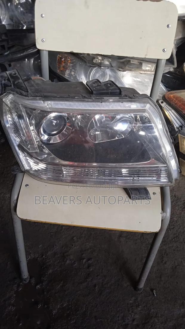 Suzuki Escudo Headlight