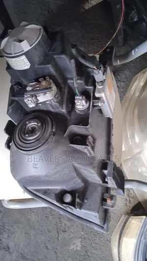 Suzuki Escudo Headlight