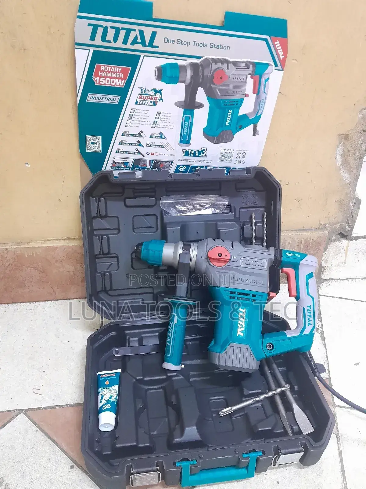Professional Total Rotary Hammer, 1500w.