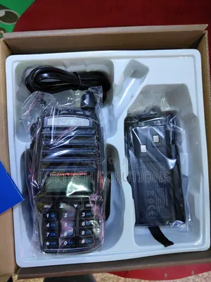 UV 82 Radio 10 Km VHF / UHF Radio
