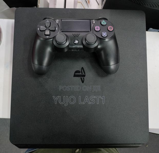 Sony Playstation 4 - main view