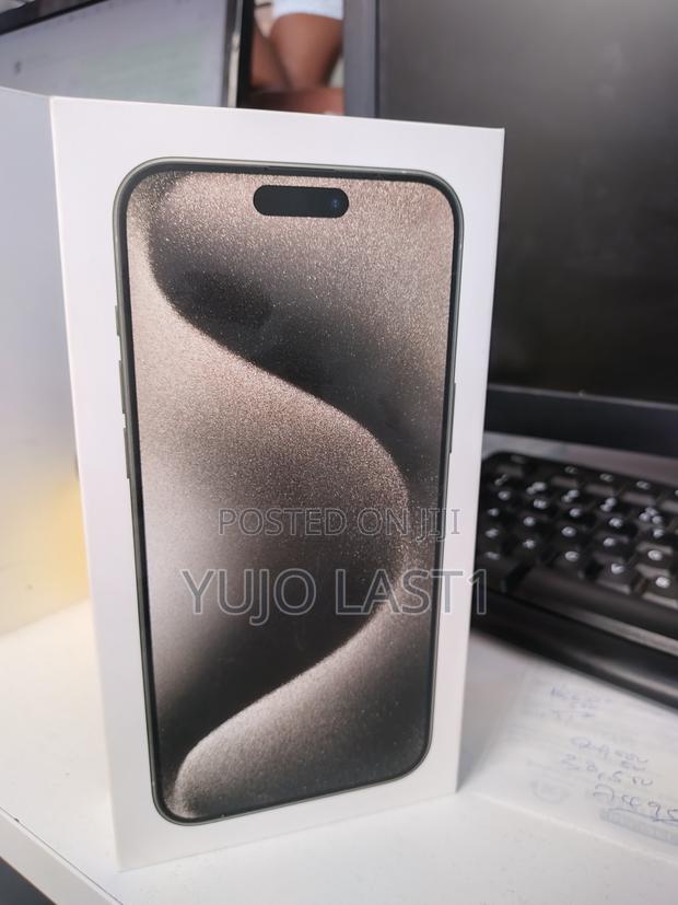 New Apple iPhone 15 Pro Max 256 GB Gray - main view