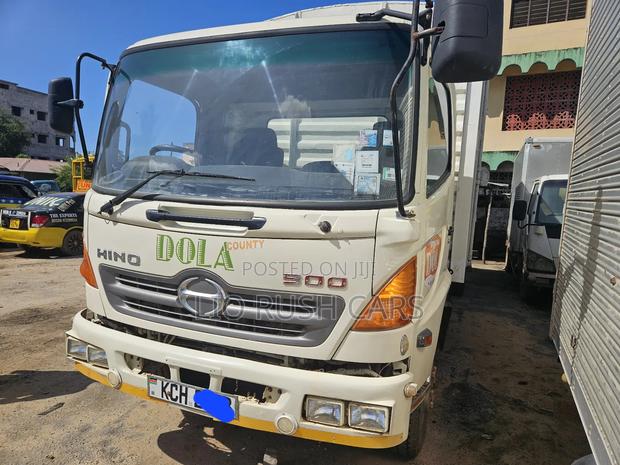 Hino 500 Well Used - thumbnail 12