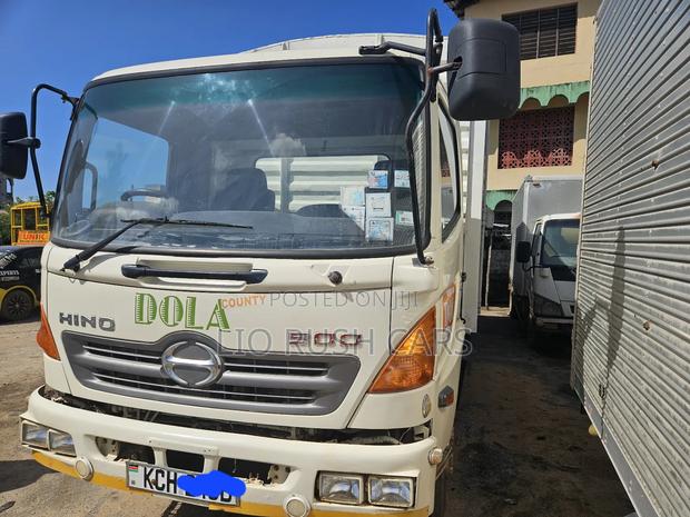 Hino 500 Well Used - thumbnail 13