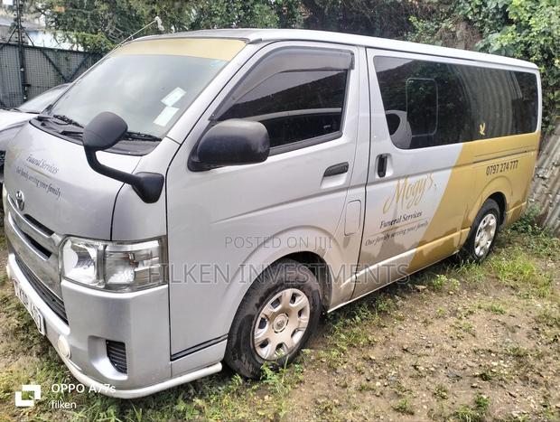 Toyota HiAce 2016 Silver - thumbnail 2